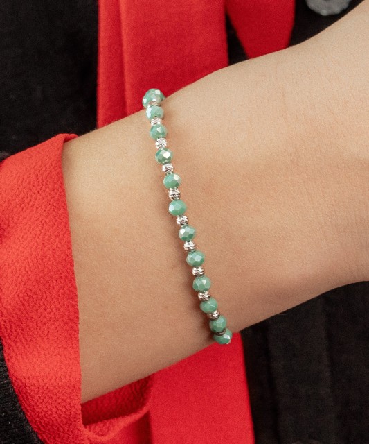 Melnā diega rokassprādze ar sudrabu un oniksiem