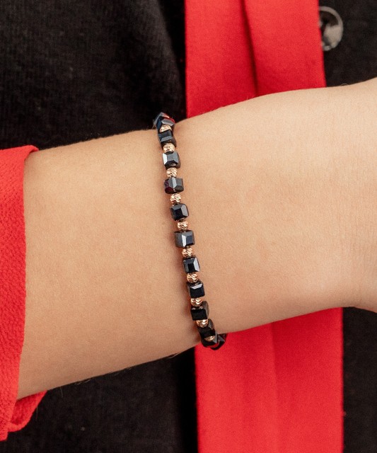 Melnā diega rokassprādze ar sudrabu un hematītu