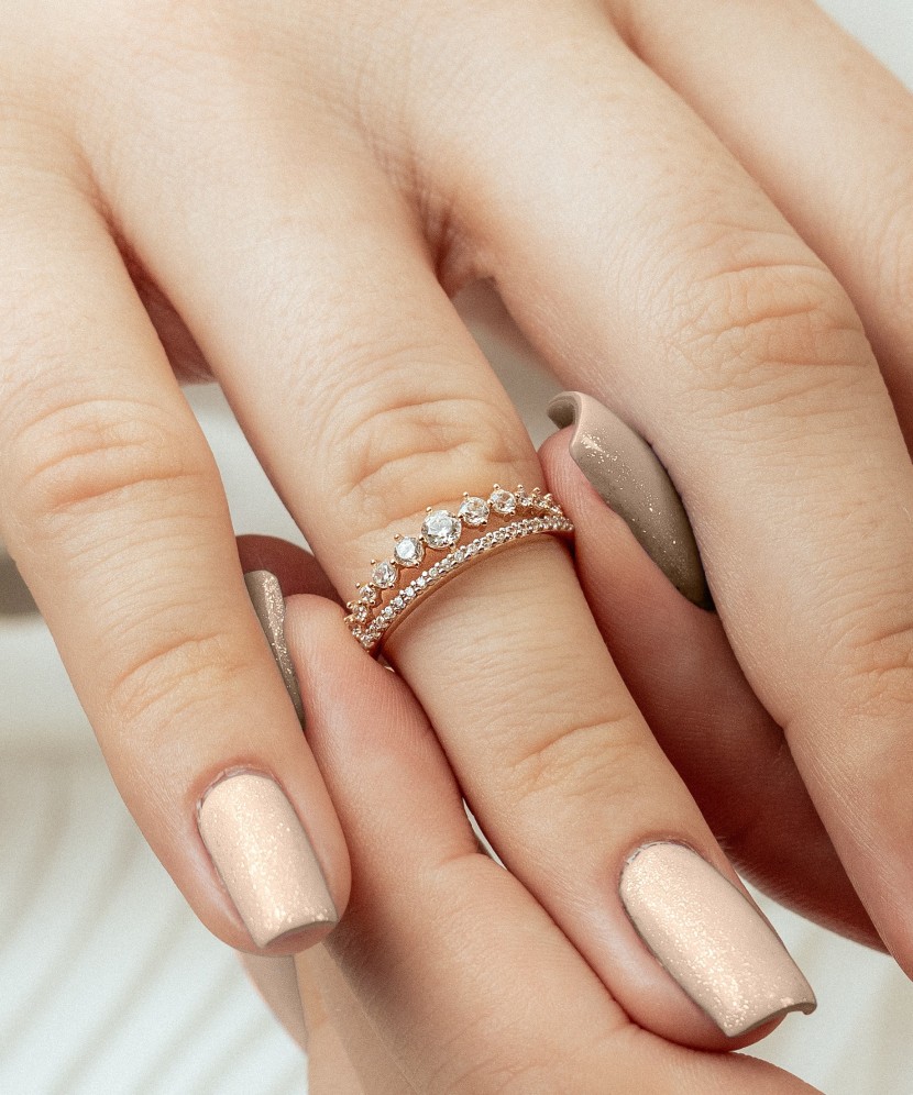 Золотое кольцо с цирконами