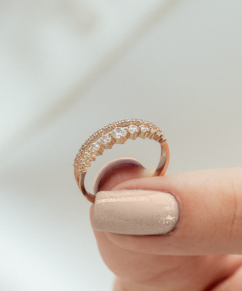 Zelta gredzens ar cirkonijiem