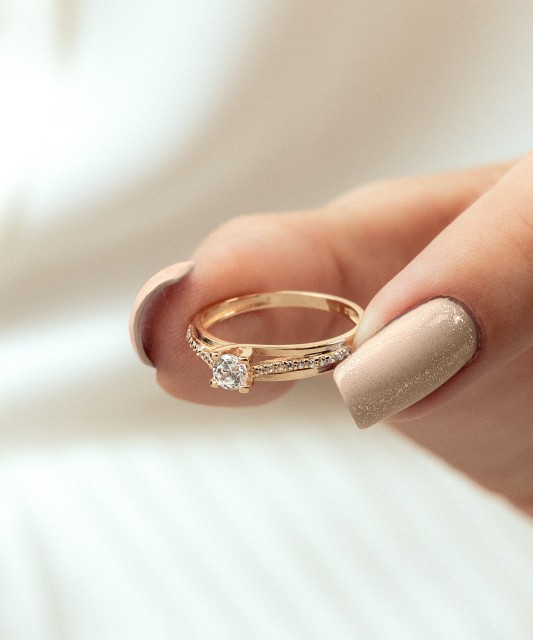 Золотое кольцо с цирконами