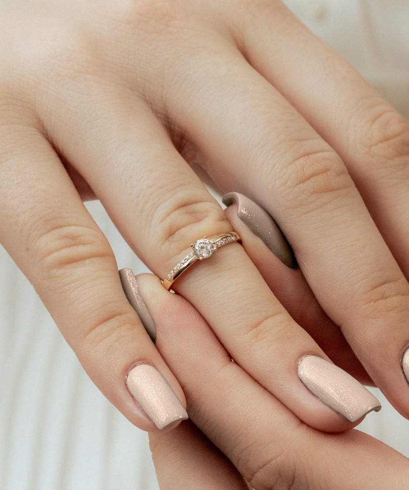 Zelta gredzens ar cirkonijiem