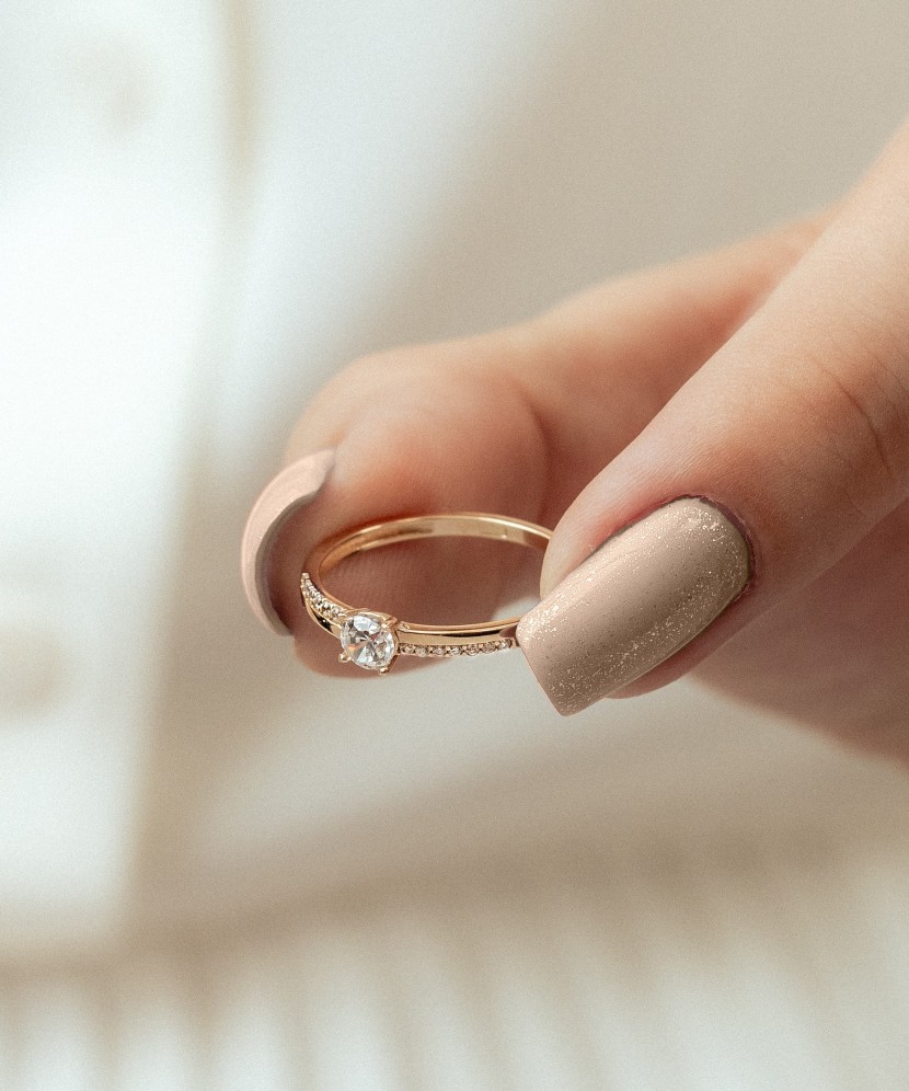 Zelta gredzens ar cirkonijiem