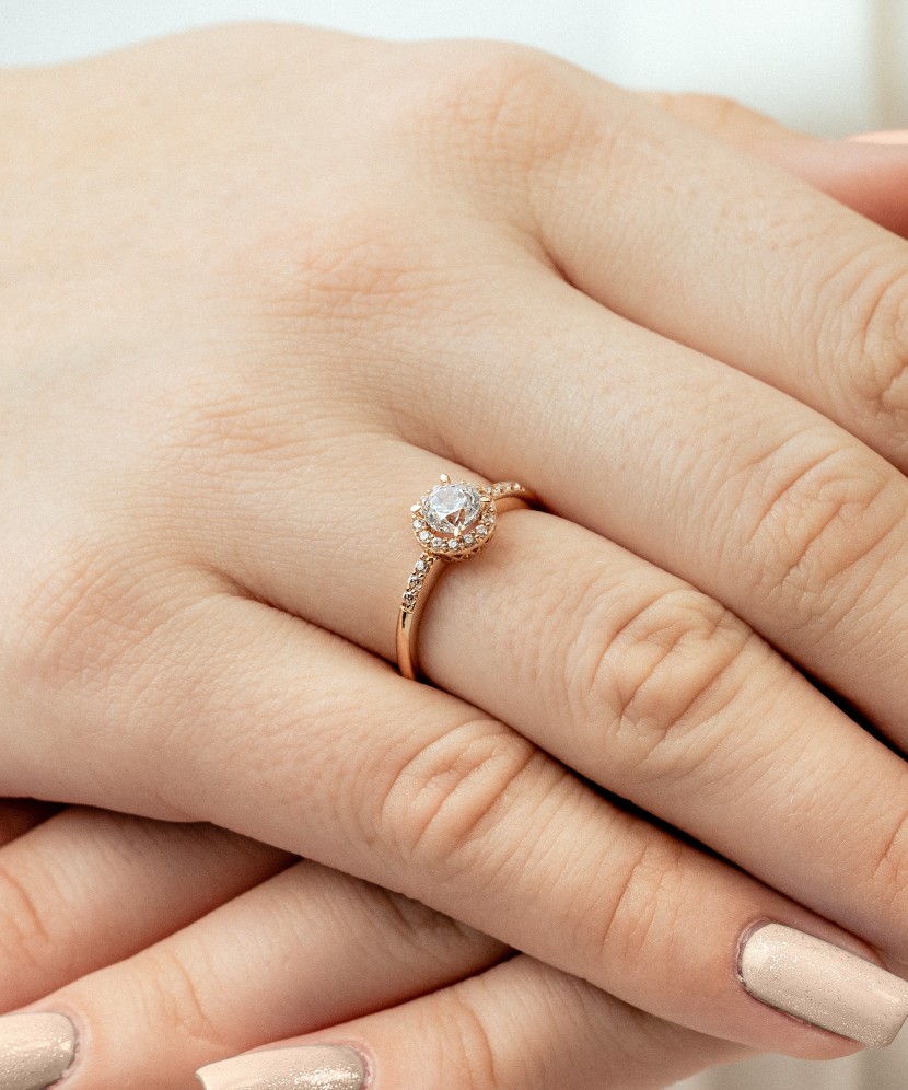 Zelta gredzens ar cirkonijiem