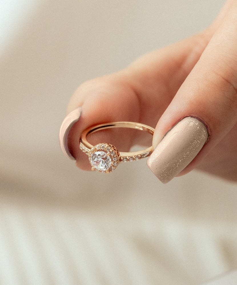 Zelta gredzens ar cirkonijiem