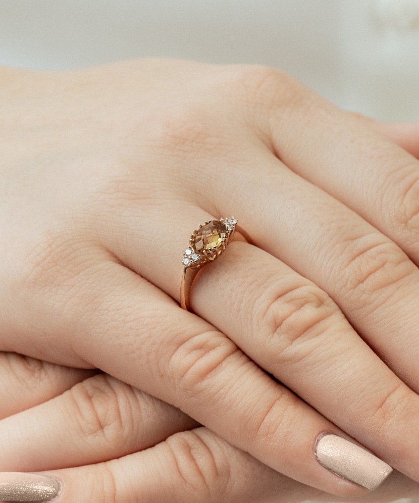 Zelta gredzens ar sultanītu un cirkoniem