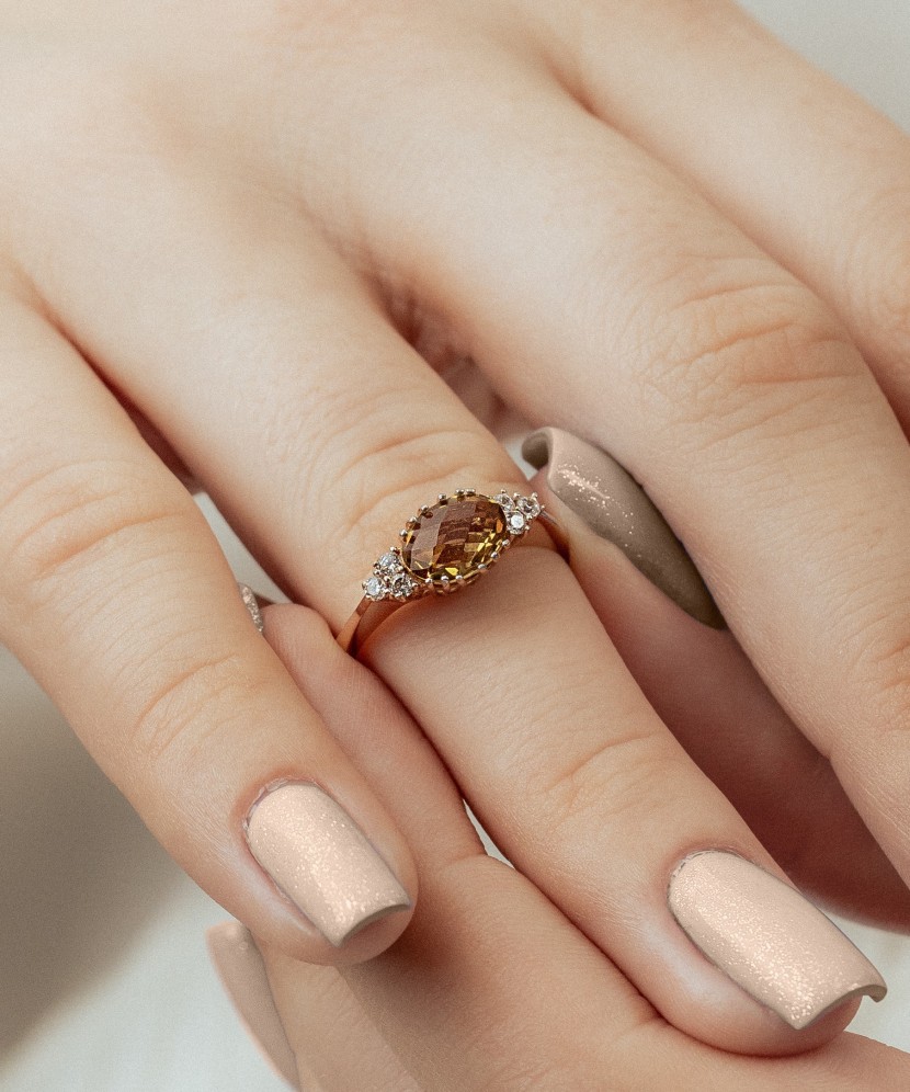 Zelta gredzens ar sultanītu un cirkoniem