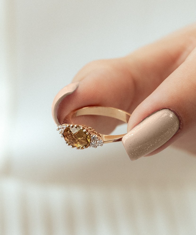 Zelta gredzens ar sultanītu un cirkoniem