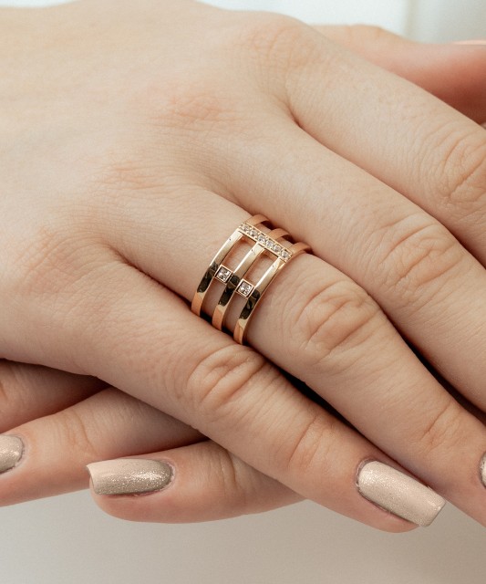 Золотое кольцо с цирконами