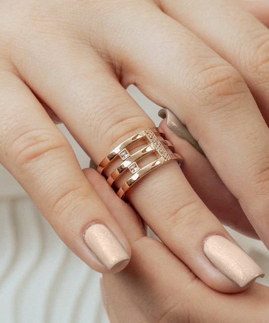 Zelta gredzens ar cirkonijiem