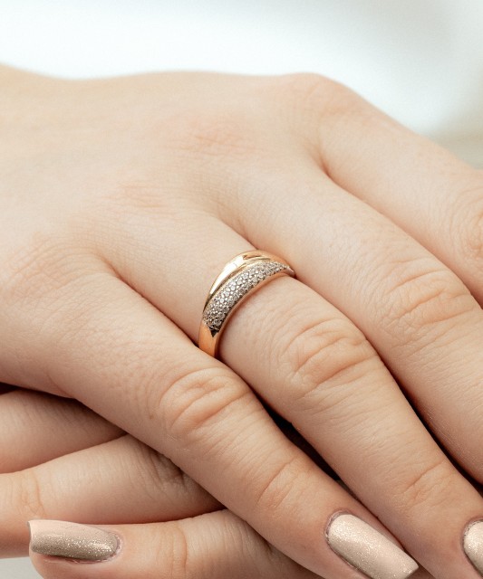 Zelta gredzens ar cirkonijiem