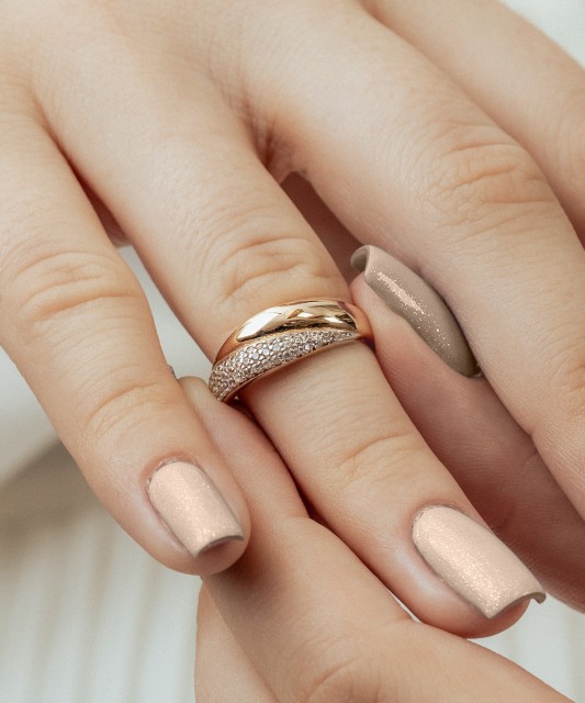 Zelta gredzens ar cirkonijiem