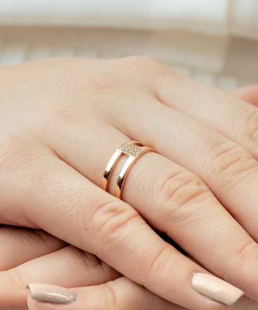 Золотое кольцо с цирконами