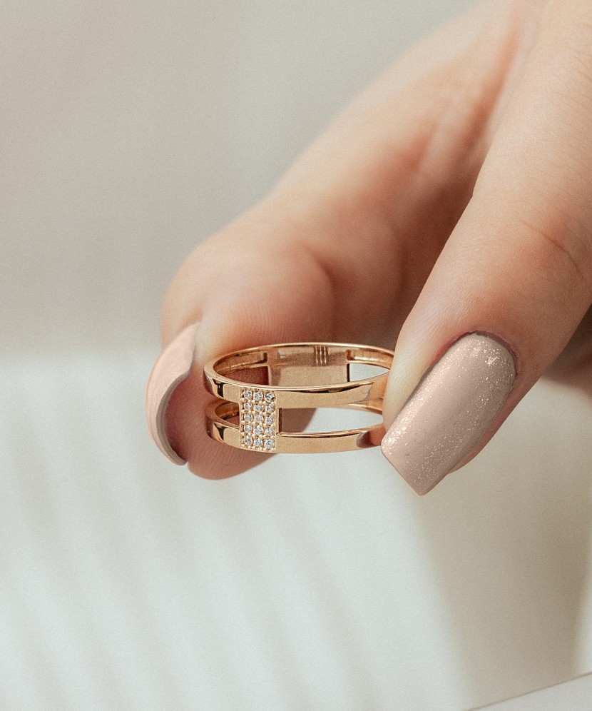 Золотое кольцо с цирконами