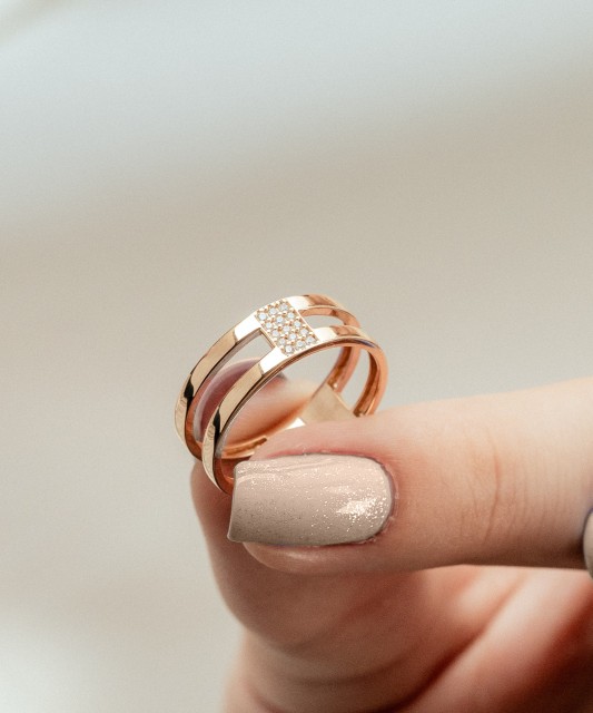 Zelta gredzens ar cirkonijiem