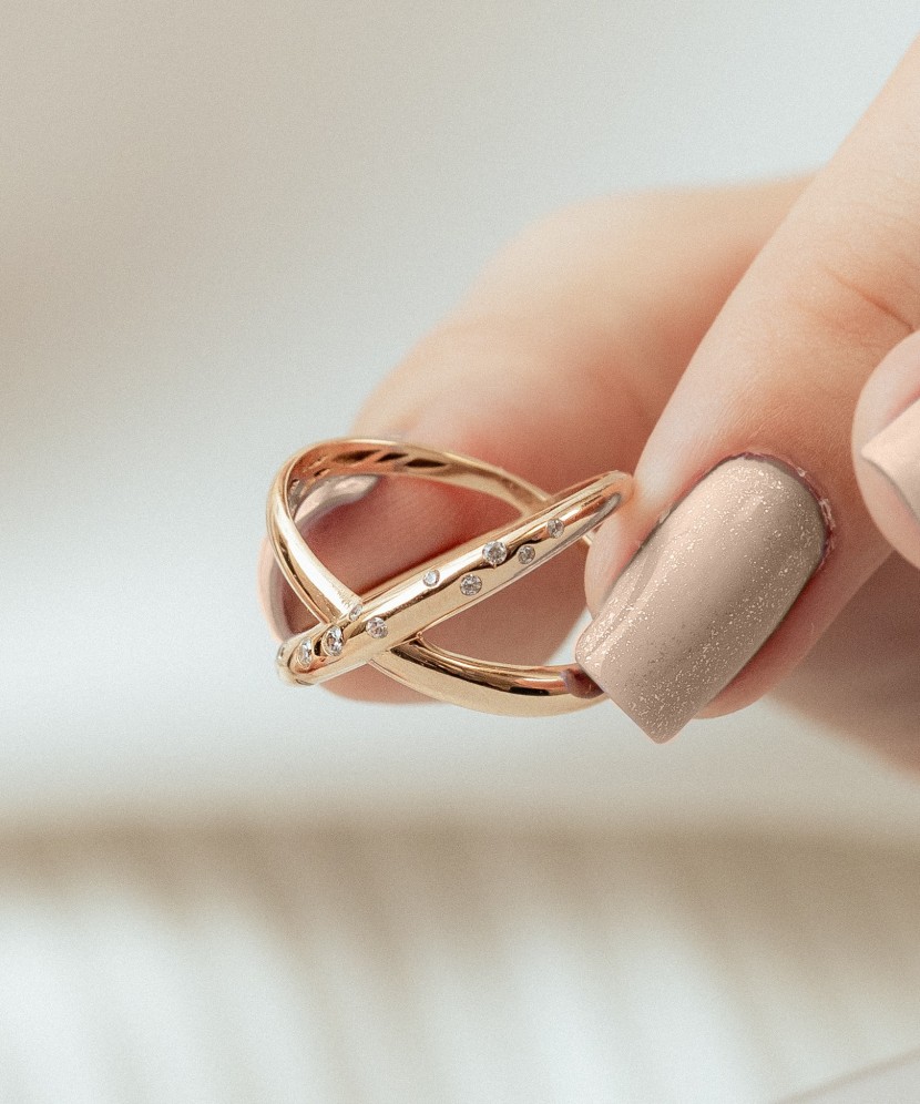 Zelta gredzens ar cirkonijiem