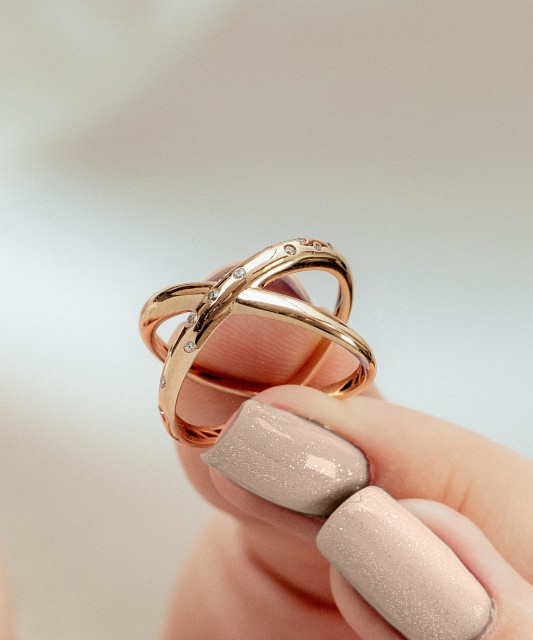 Zelta gredzens ar cirkonijiem