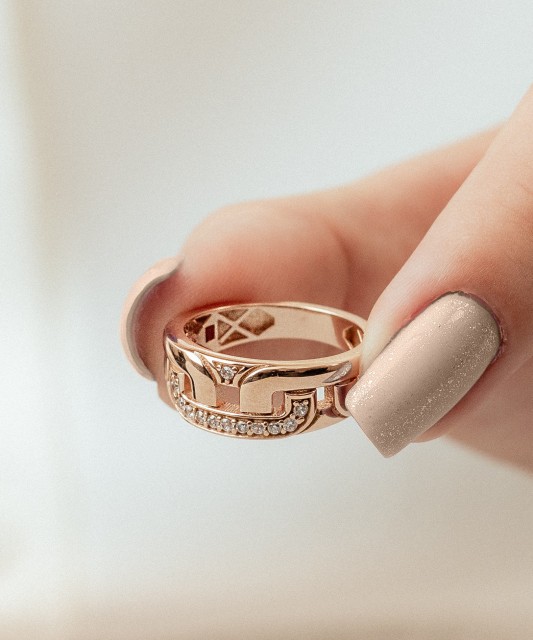 Золотое кольцо с цирконами