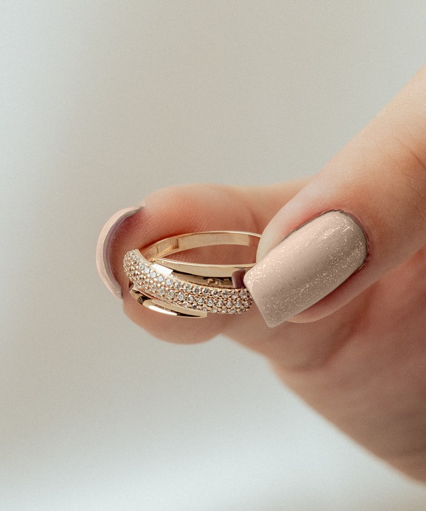 Zelta gredzens ar cirkonijiem