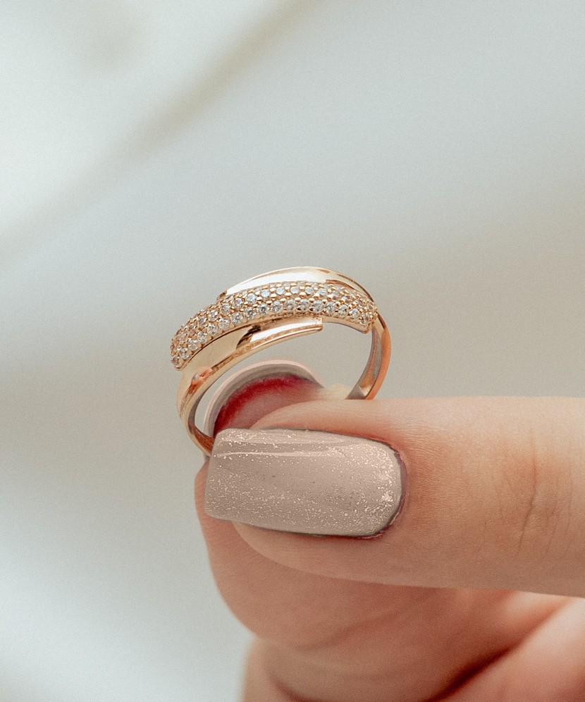 Zelta gredzens ar cirkonijiem