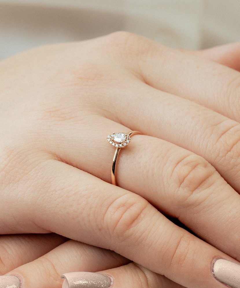 Zelta gredzens ar cirkonijiem