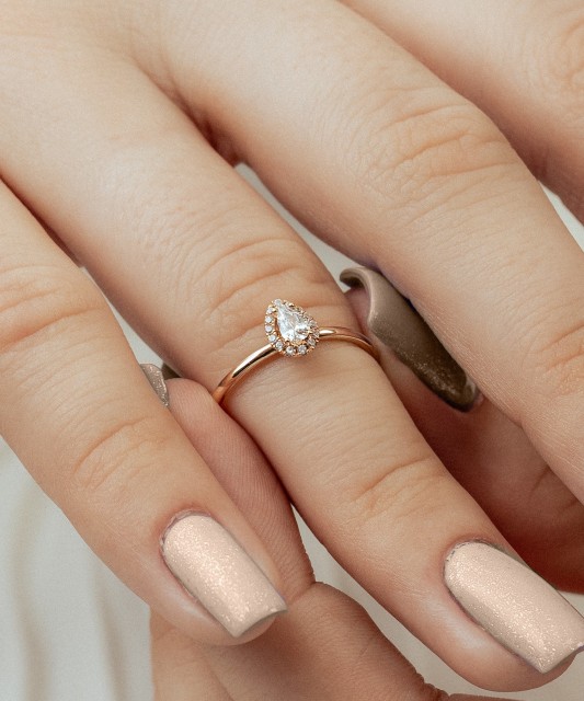 Zelta gredzens ar cirkonijiem