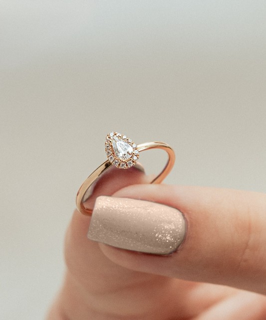 Zelta gredzens ar cirkonijiem