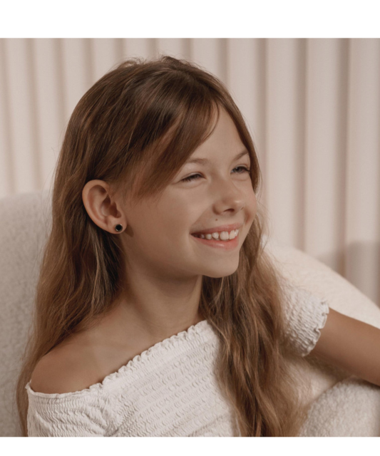 Sudraba auskari, pārklāti ar zeltu un oniksu