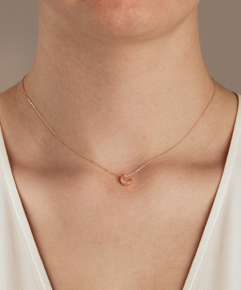 Zelta ķēdīte ar piekariņu "Mēness"