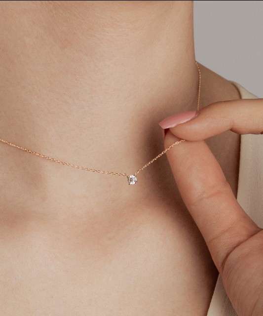 Золотая цепочка с подвеской из циркона