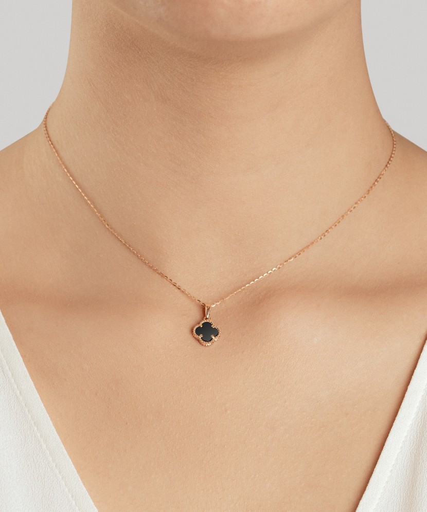 Золотая подвеска с ониксом