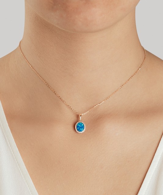 Золотая подвеска с опалом и цирконами