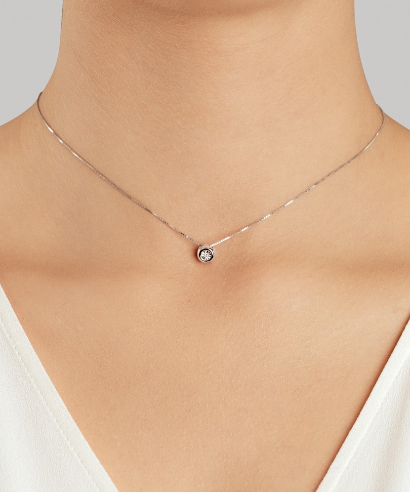 Подвеска из белого золота с бриллиантами