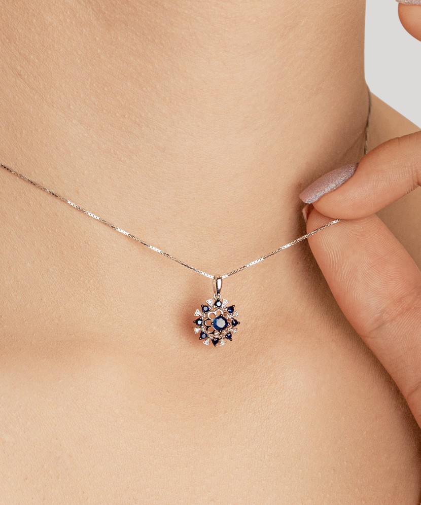 Подвеска из белого золота с бриллиантами и сапфирами