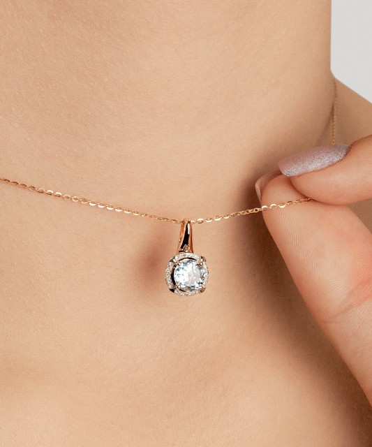 Zelta piekariņš ar topāzu un briljantiem