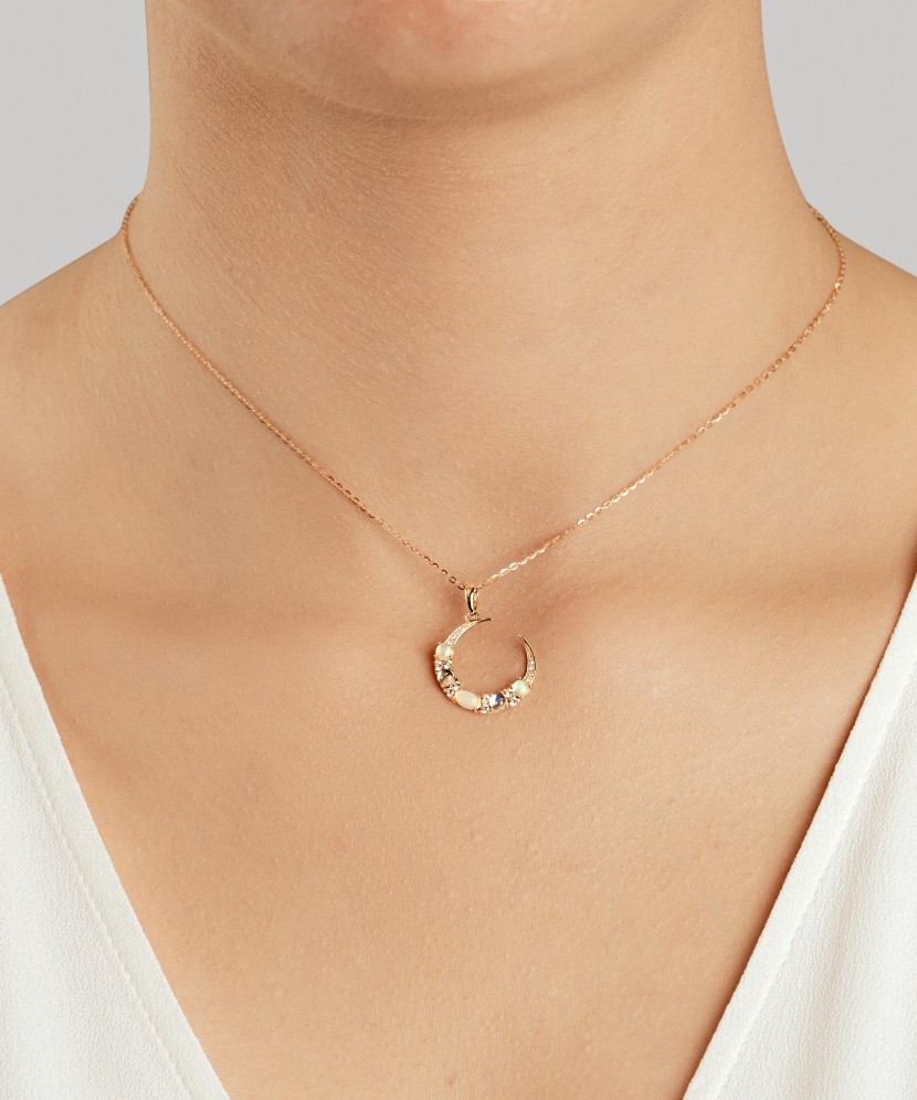 Dzeltenā zelta kulons ar dimantiem, opāliem un topāziem