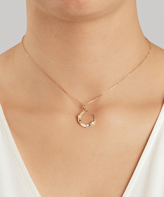 Dzeltenā zelta kulons ar dimantiem, opāliem un topāziem