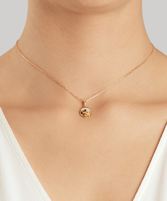 Подвеска из желтого золота с бриллиантами