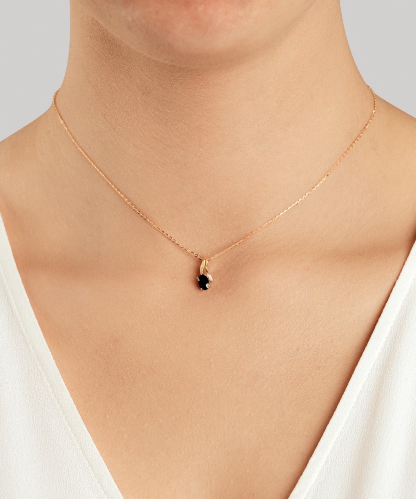 Dzeltenā zelta kulons ar dimantiem un safīriem