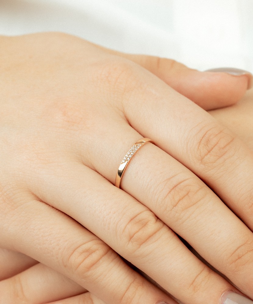 Zelta gredzens ar cirkonijiem