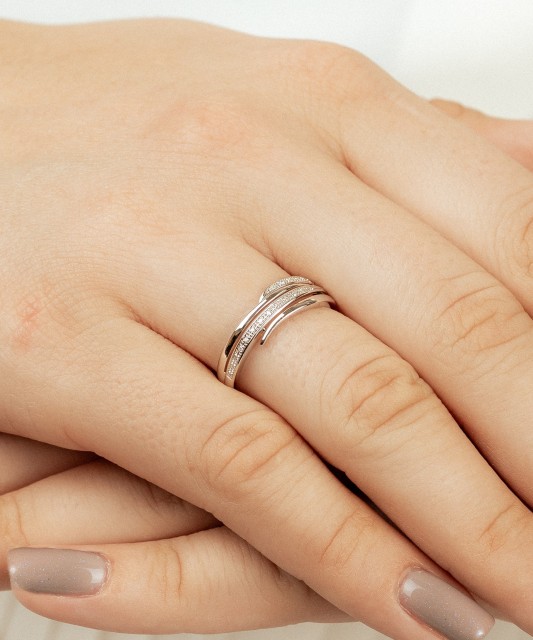 Baltā zelta gredzens ar briljantiem