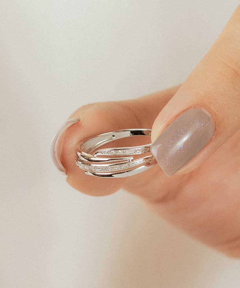 Кольцо из белого золота с бриллиантами