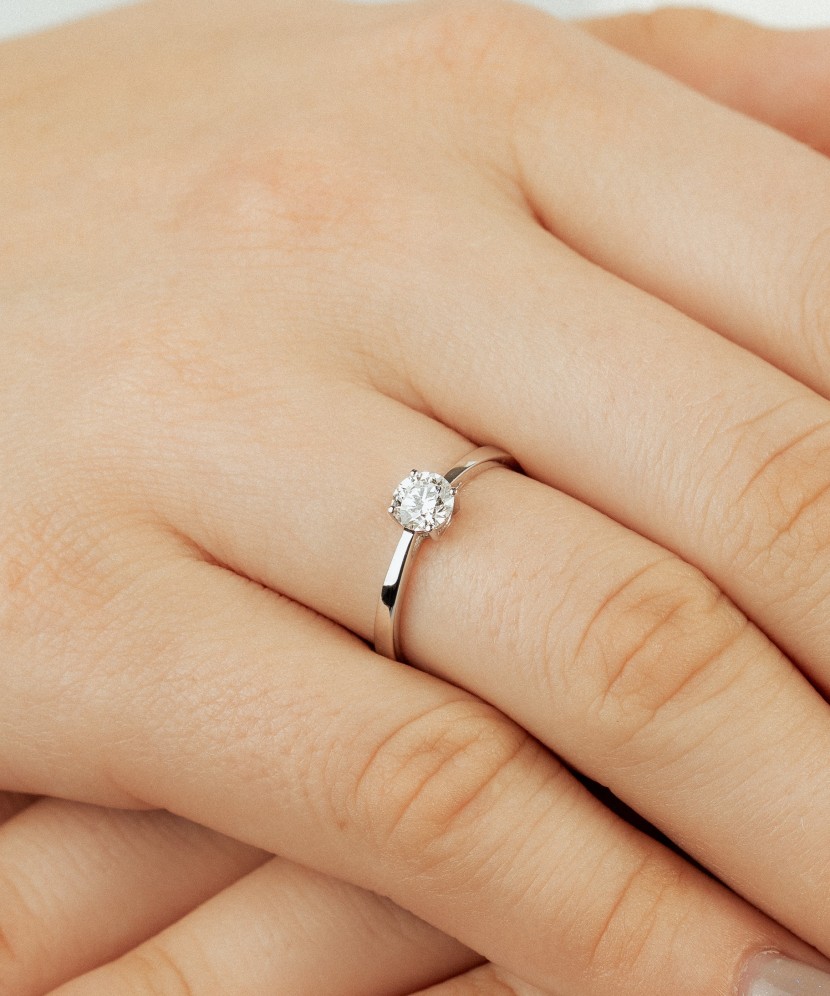 Кольцо из белого золота с бриллиантами (0.50ct)