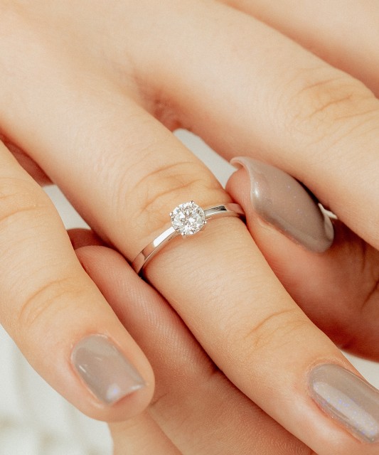 Baltā zelta gredzens ar briljantiem (0.50ct)