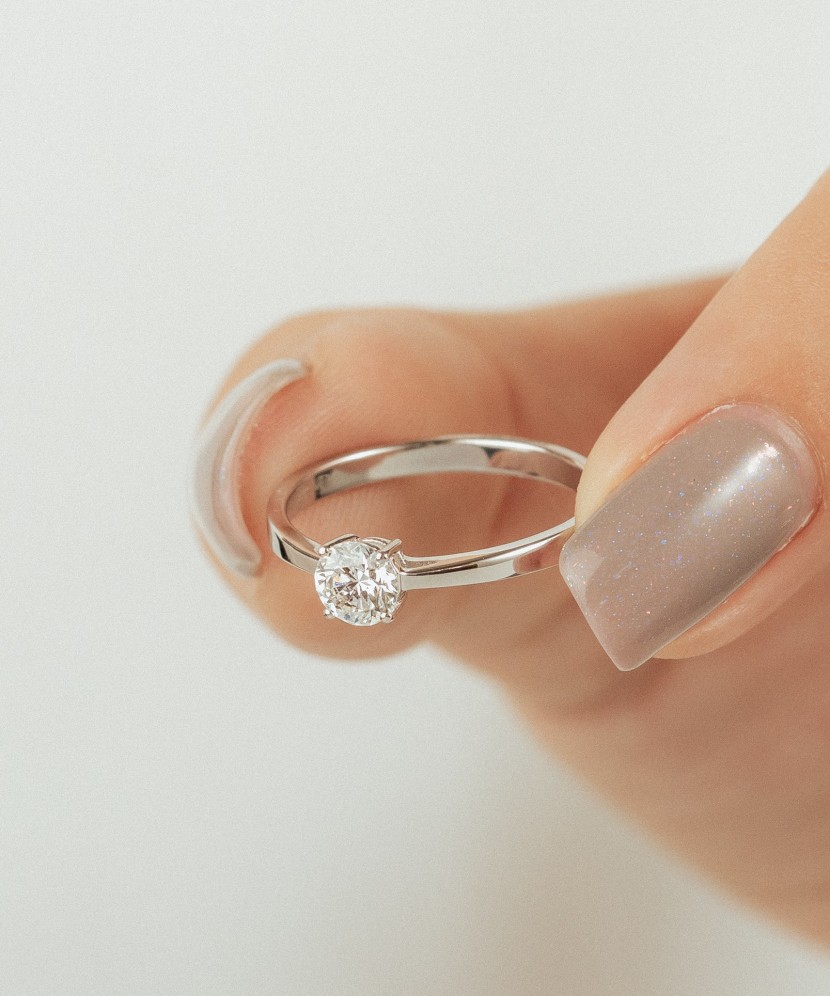 Baltā zelta gredzens ar briljantiem (0.50ct)