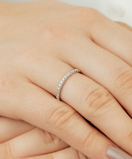 Baltā zelta gredzens ar dimantiem