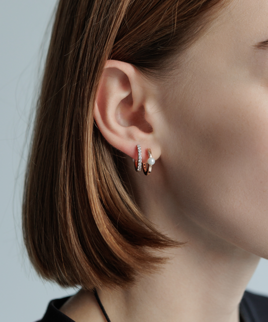 Apzeltīti sudraba auskari ar pērlēm un cirkonijiem