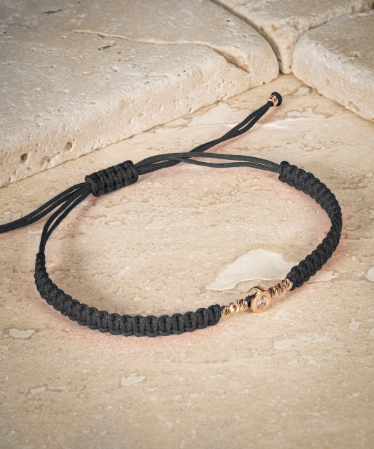 Melnā Diega Rokassprādze Ar Zelta Piekariņu