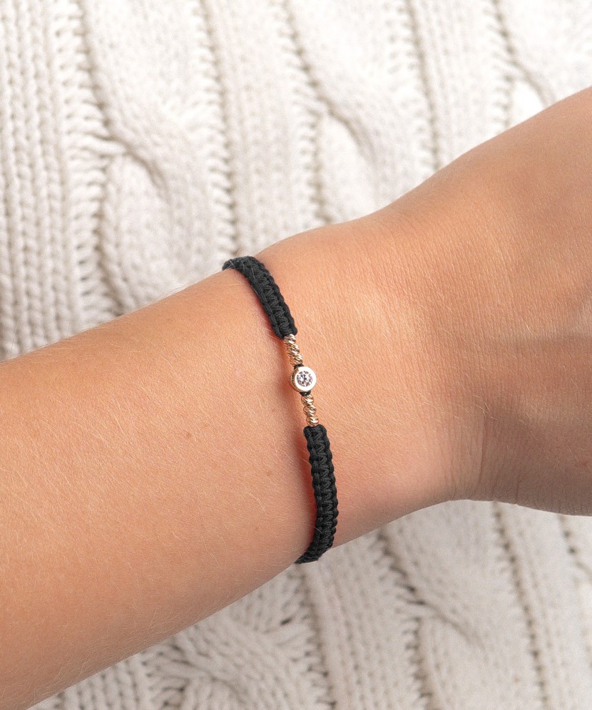 Melnā Diega Rokassprādze Ar Zelta Piekariņu