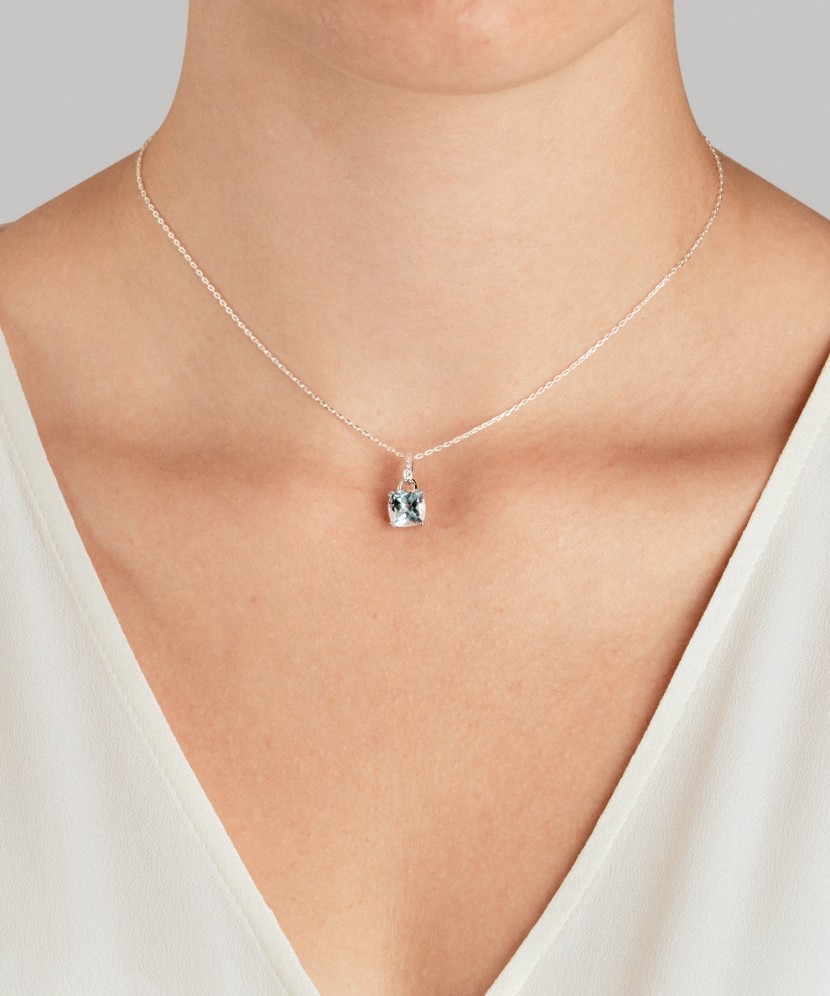 Baltā zelta kulons ar topāzu un dimantiem